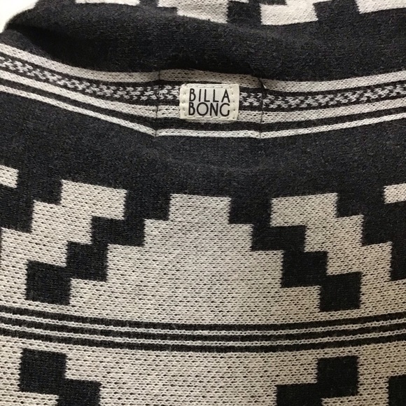 Billabong NWOT patterned shrug - Picture 4 of 4
